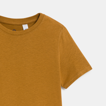 تي شيرت أساسي للفتيان، بأكمام قصيرة.باللون الأصفر الزعفراني